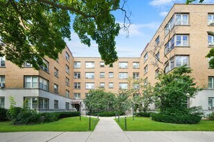 2610 W Balmoral Ave in Chicago, IL - Building Photo