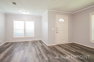 1211 Country Club Rd in Cleburne, TX - Building Photo