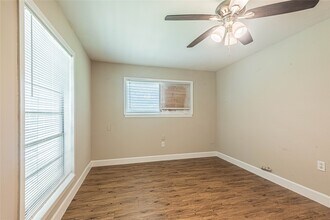 128 N Washington St in Texas City, TX - Building Photo - Building Photo