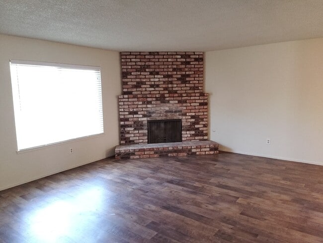 1812 Sanchez Way in Escalon, CA - Building Photo - Building Photo