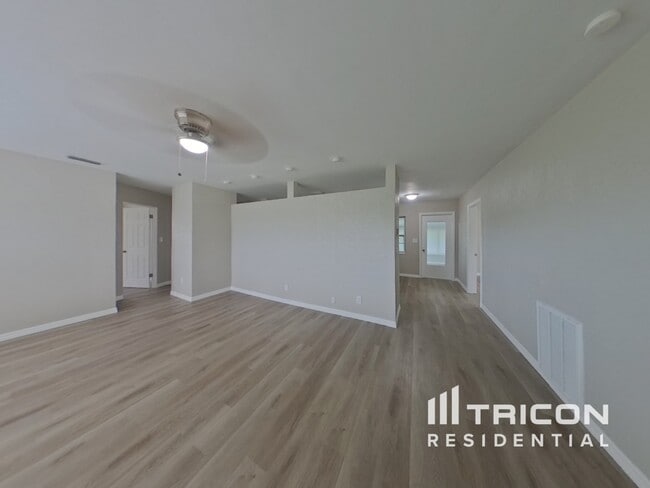 833 43rd Ave NE in St. Petersburg, FL - Building Photo - Building Photo