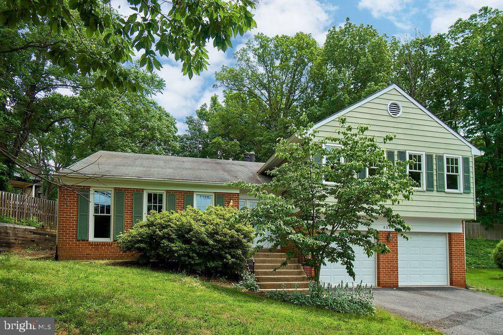 8588 Coral Gables Ln in Vienna, VA - Building Photo