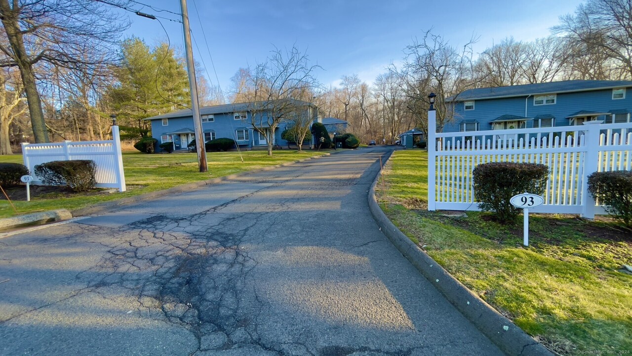 93 Clintonville Rd in Northford, CT - Building Photo