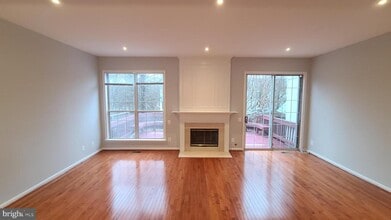 47682 Sandbank Square in Sterling, VA - Building Photo - Building Photo