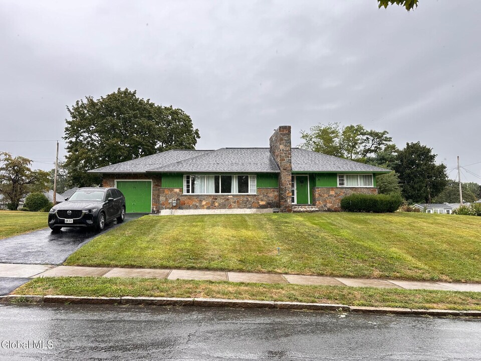 75 Cardinal Ave in Albany, NY - Building Photo