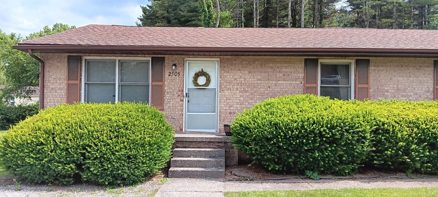2905 Walls Branch Rd in Blacksburg, VA - Foto de edificio