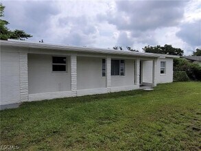 2027 Maravilla Cir in Ft. Myers, FL - Building Photo - Building Photo