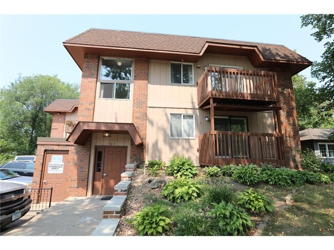 property at 942 Main St NW