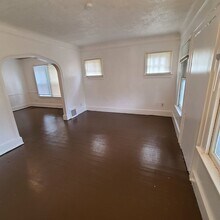 2549 Highland St in Detroit, MI - Building Photo - Building Photo
