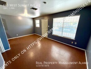643 W Summit Ave. in San Antonio, TX - Building Photo - Building Photo