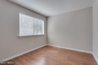 5735 Nordeen Oak Ct in Burke, VA - Building Photo - Building Photo
