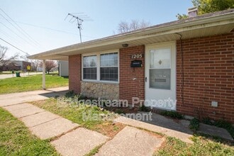 1205 S Maple Ave in Fairborn, OH - Building Photo - Building Photo