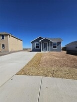2304 Blizzard Dr in Lockhart, TX - Building Photo