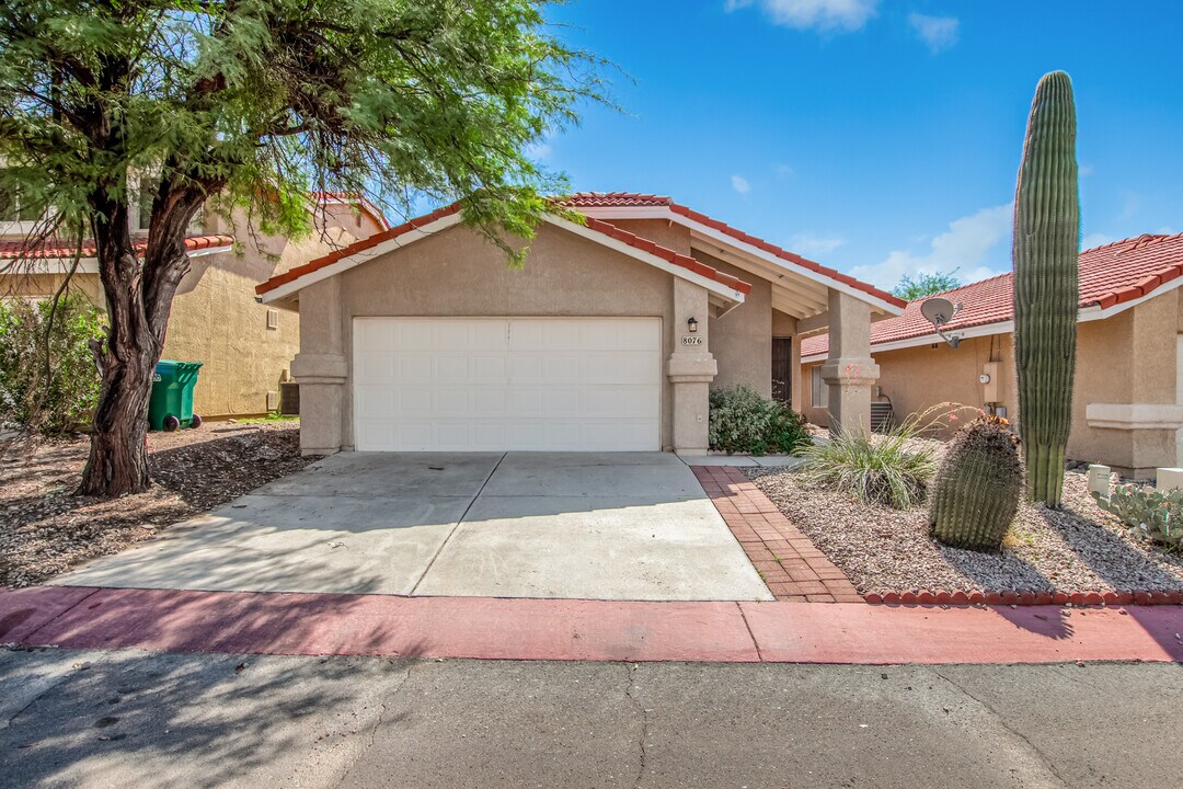 8076 N Highcountry Ave in Tucson, AZ - Building Photo