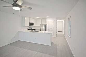 12105 Floral Blossom in Converse, TX - Building Photo - Building Photo