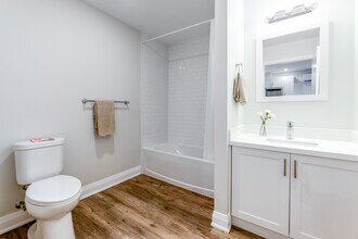 38 King Street W in Hamilton, ON - Building Photo - Interior Photo