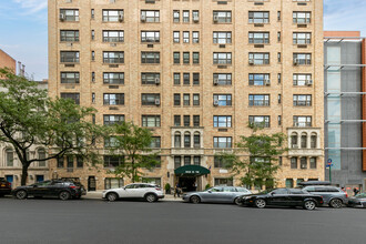 245 E 72nd St in New York, NY - Building Photo - Building Photo