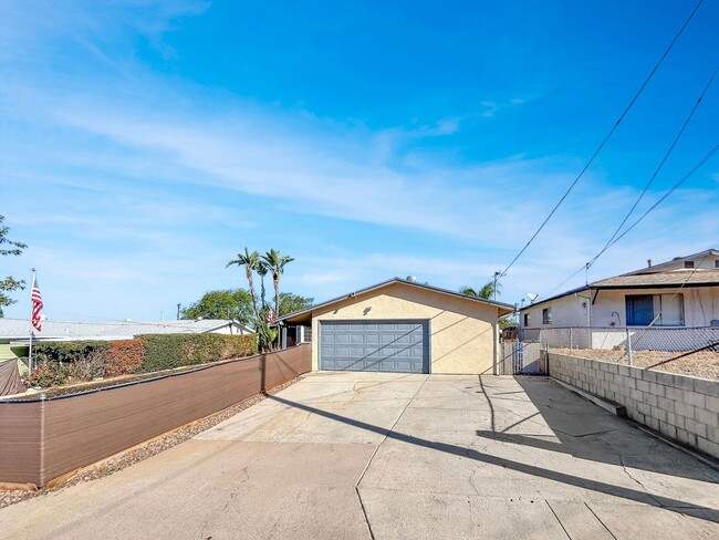 11010 Larkridge St in Santee, CA - Building Photo - Building Photo