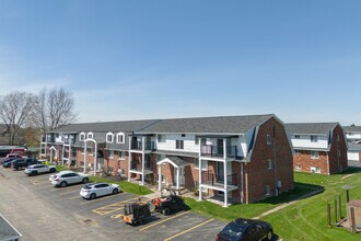 Town Hall Terrace in Grand Island, NY - Foto de edificio - Building Photo