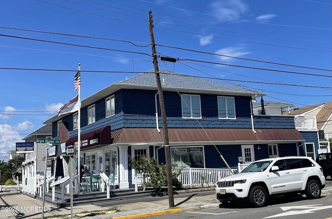 65 Grand Central Ave, Unit 1 & 2 in Lavallette, NJ - Foto de edificio - Building Photo