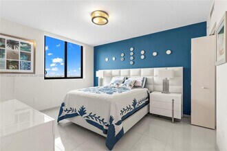 5300 Paseo Blvd in Doral, FL - Building Photo - Building Photo