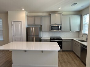 1027 S Point Rd in Belmont, NC - Building Photo - Building Photo