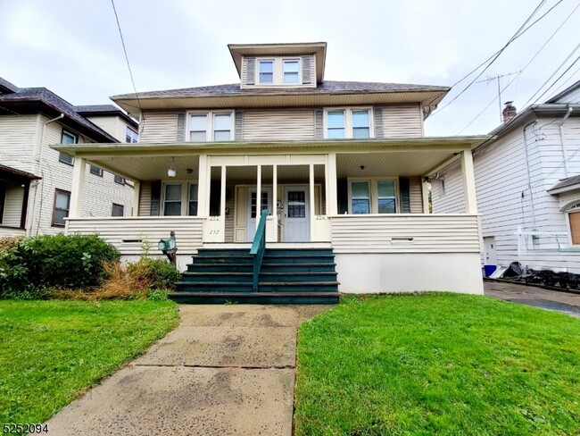 254 W Franklin St in Bound Brook, NJ - Building Photo - Building Photo