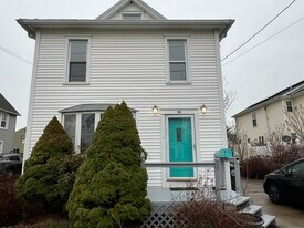 56 Thompson St in Milford, CT - Building Photo