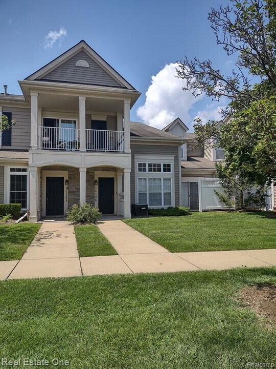 14106 Addington Dr in Commerce Township, MI - Building Photo