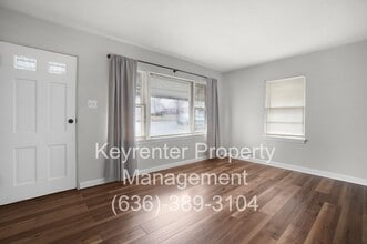 1045 N New Florissant Rd in Florissant, MO - Building Photo - Building Photo