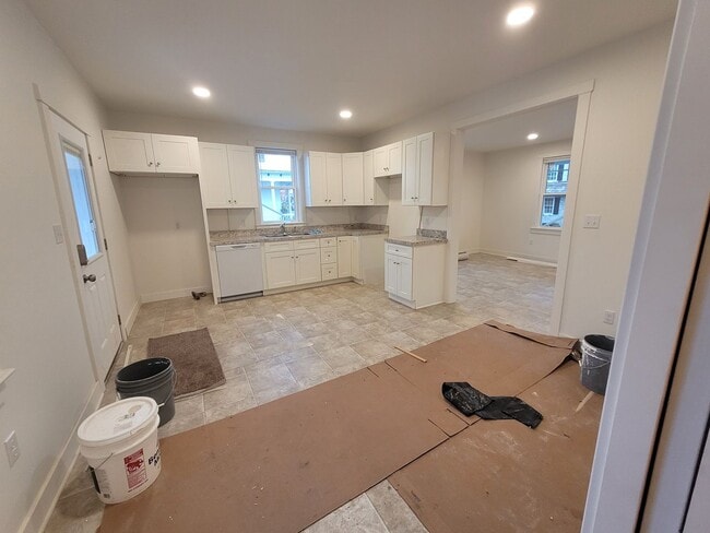 34 E Main St in Brownstown, PA - Building Photo - Building Photo