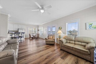 120 Gulf Ct in Gulf Shores, AL - Building Photo