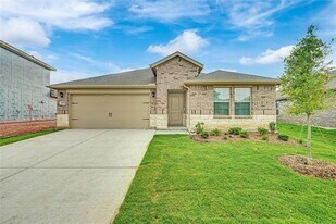 2044 Hearn Dr in Royse City, TX - Building Photo