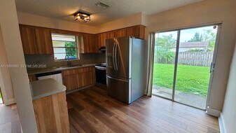 2511 Hayes St in Hollywood, FL - Building Photo