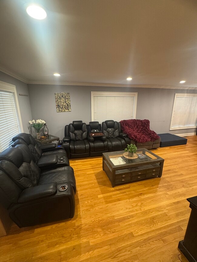 39 Maple Tree Ave in Stamford, CT - Building Photo - Building Photo