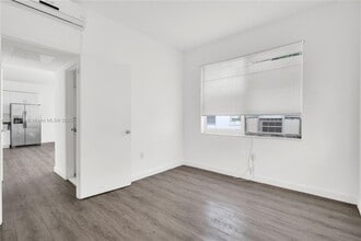 402 NW 12th Ave in Miami, FL - Foto de edificio - Building Photo