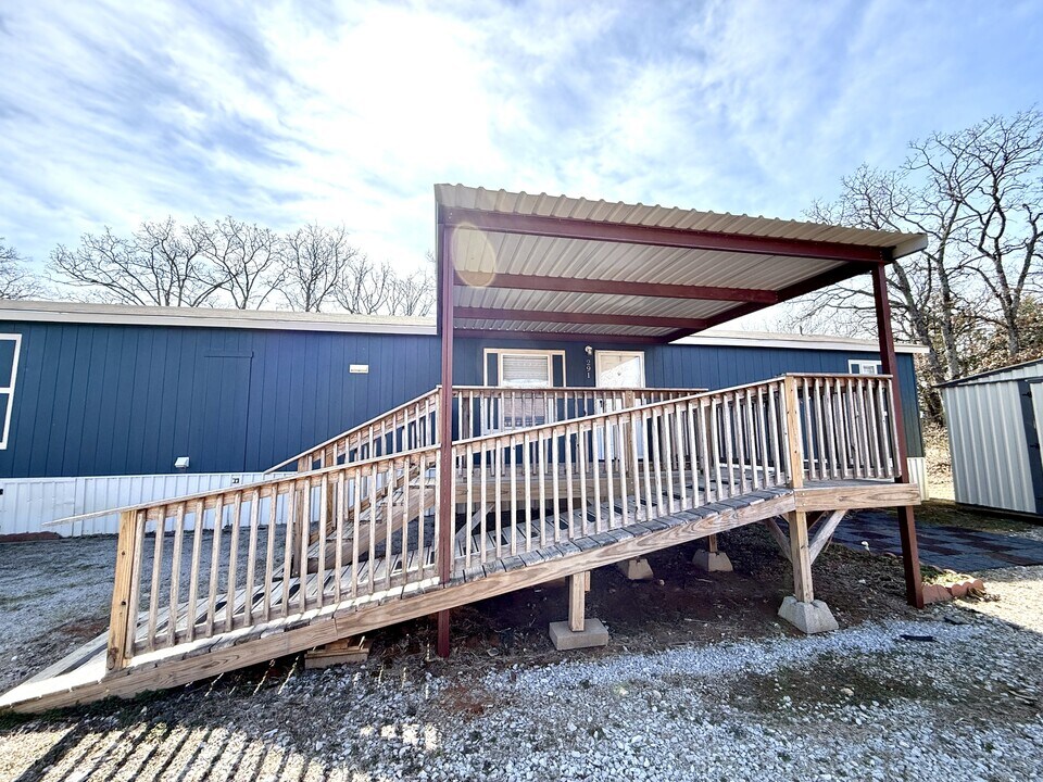 291 Golden Dr in Ardmore, OK - Building Photo