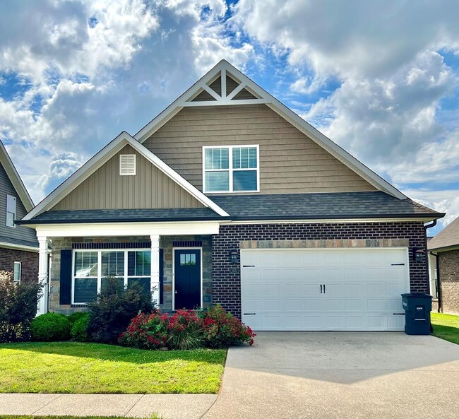 property at 1135 Cross Pointe Dr