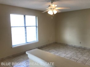 513 Sky Vue Dr in Raymore, MO - Building Photo - Building Photo