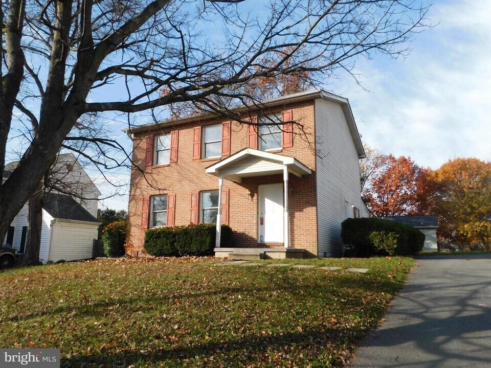 106 Astoria Ct in Winchester, VA - Building Photo