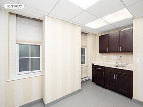 137 E 67th St in New York, NY - Building Photo - Building Photo