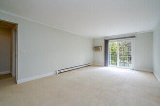 11 Northbrook Dr in Manchester, NH - Building Photo - Building Photo