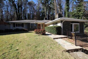 4104 N Ivy Rd NE in Atlanta, GA - Building Photo