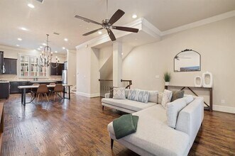 675 S Cesar Chavez Blvd in Dallas, TX - Building Photo - Building Photo