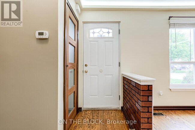 41 Van Stassen Blvd in Toronto, ON - Building Photo - Building Photo
