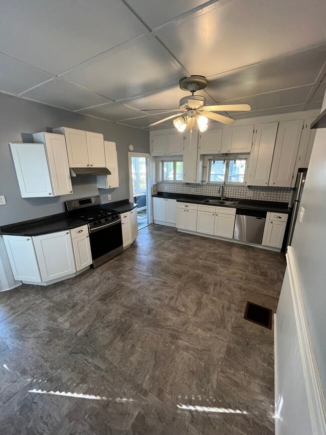 13 Clark St, Unit Lower