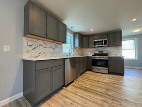 4 Moran Ct in Lawrence, MA - Building Photo - Building Photo