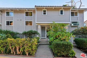 28266 Rey De Copas Ln in Malibu, CA - Building Photo - Building Photo