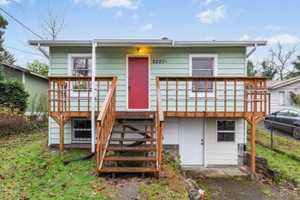 9227 Evanston Ave N in Seattle, WA - Building Photo - Building Photo