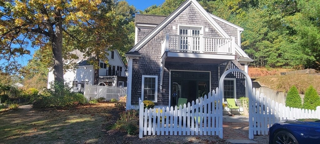 22 Wapping Rd in Kingston, MA - Building Photo